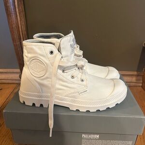 Palladium Panoa High white Canvas New - women’s size 8.5